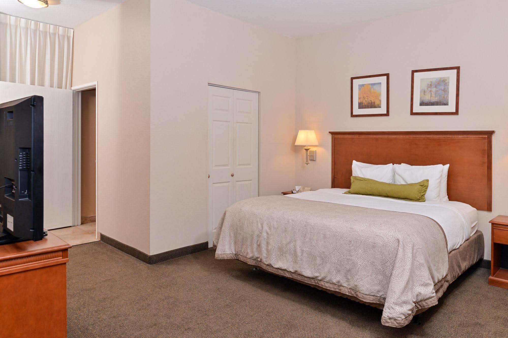 Candlewood Suites San Diego By Ihg Exterior foto